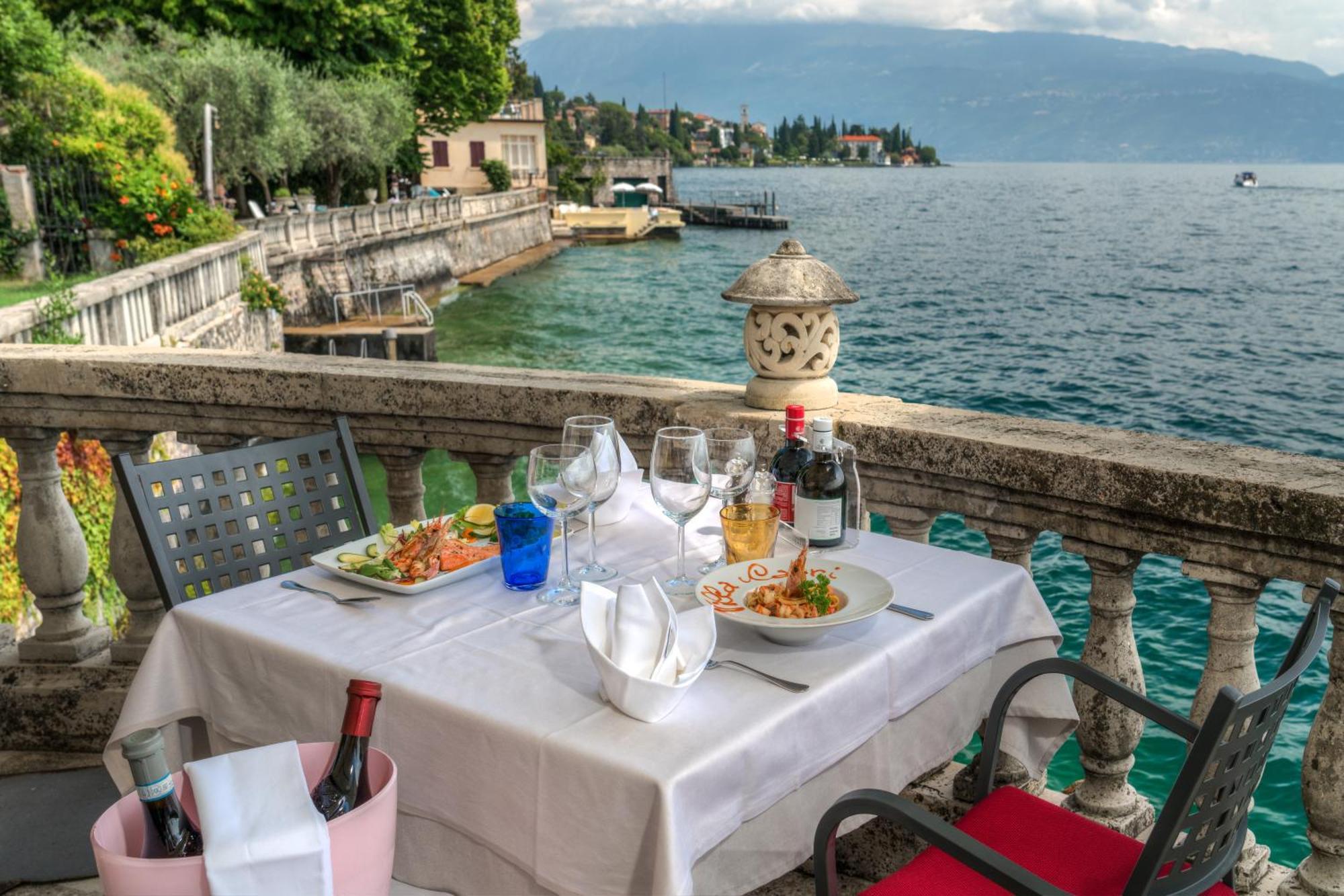 Hotel Villa Capri Gardone Riviera Exterior foto