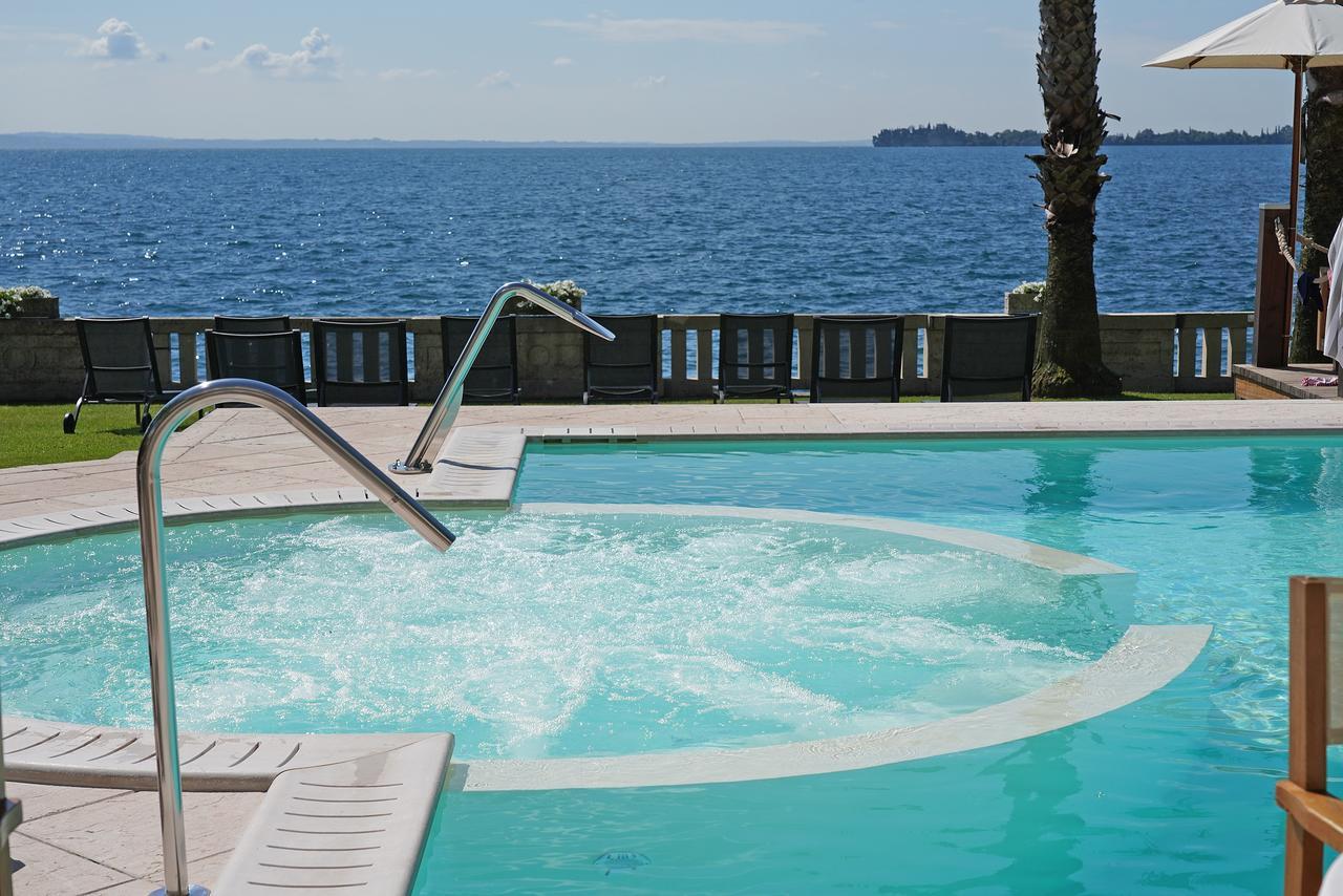 Hotel Villa Capri Gardone Riviera Exterior foto